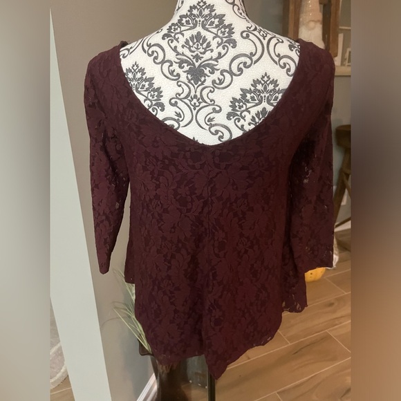 American Eagle size XS burgundy lace top - Picture 7 of 9